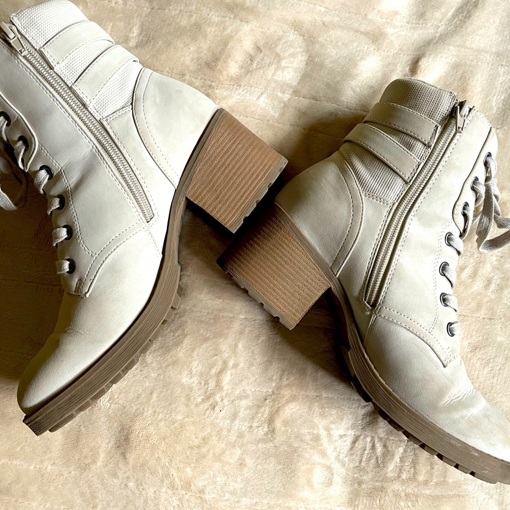 Fergi casual boots women’s size 8